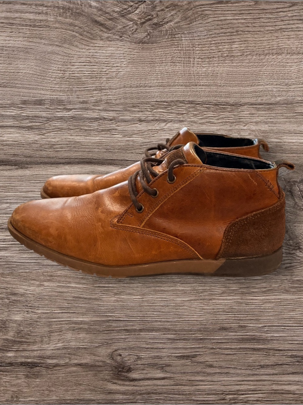 Men's Casual Leather Chukka Boots in Tan. Size 40